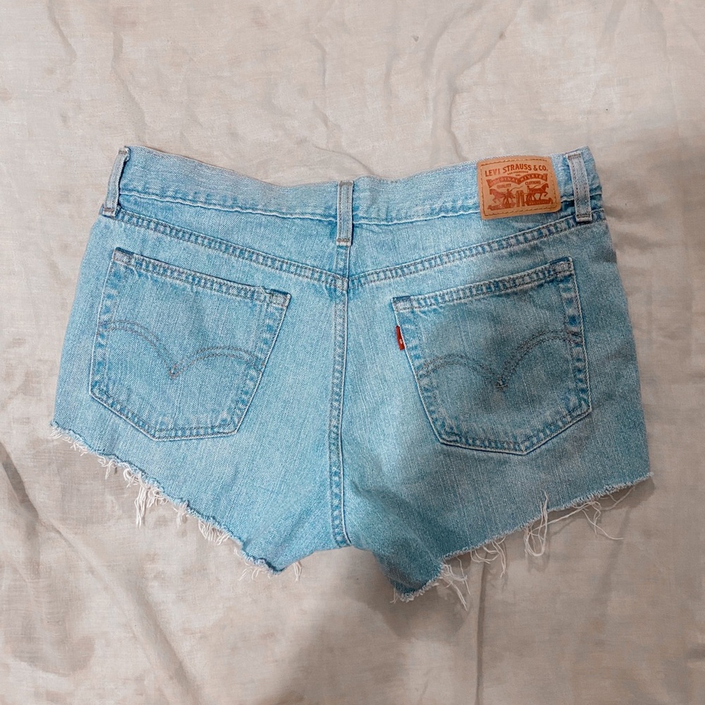 levis light wash distressed shorts sz 27”